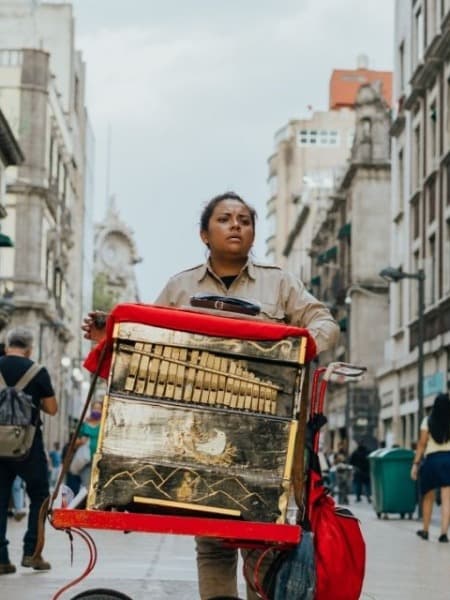 Joueur orgue de barbarie