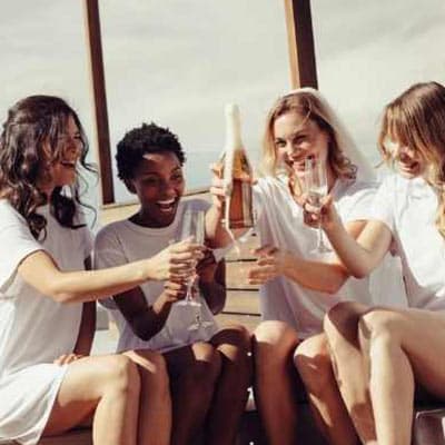 Enterrement vie jeune fille et garçon